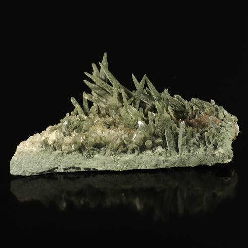 緑泥石(クローライト)入りガネッシュヒマール産ヒマラヤ水晶クラスター原石